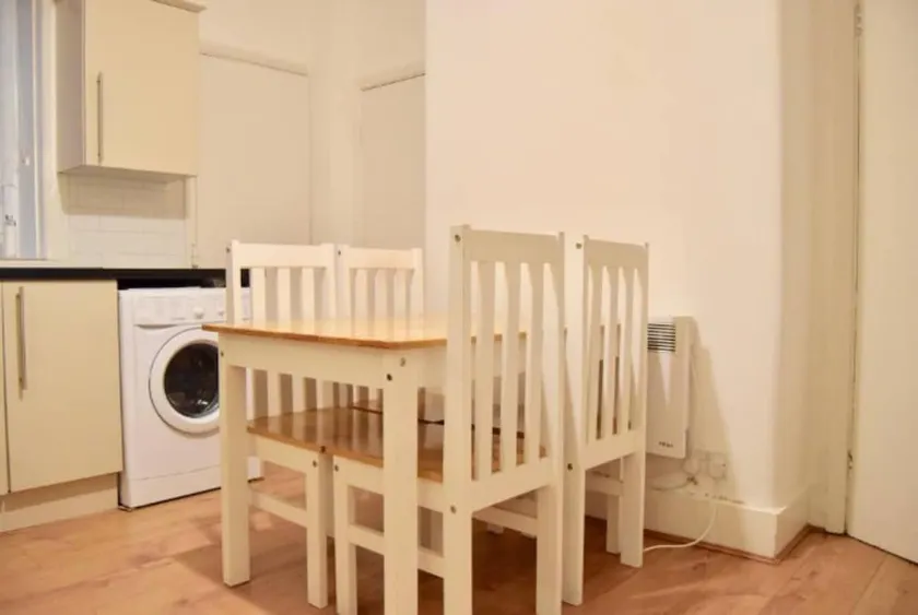 1 Bedroom Apartment in Walworth - Image 1
