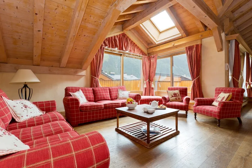 APARTMENT LONGVIEW - Central Chamonix - Sleeps 8 - Image 1