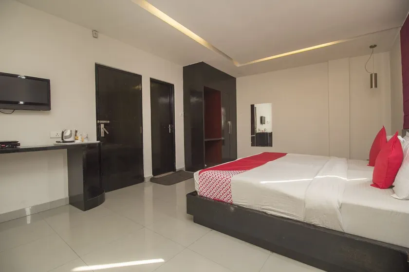 Kava Suites By OYO Rooms - Image 1