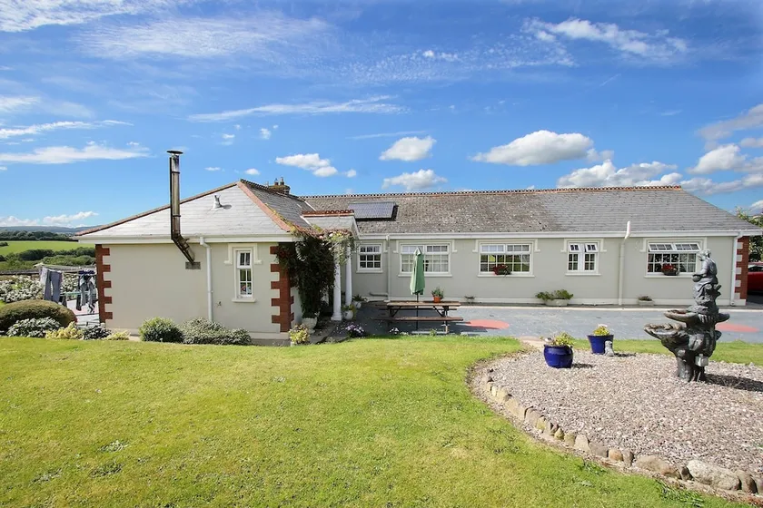 Reades Country House - Image 1