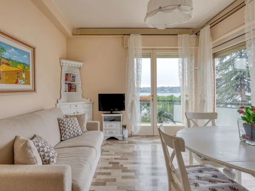 Snug Holiday Home in Salò With Balcony - Image 1