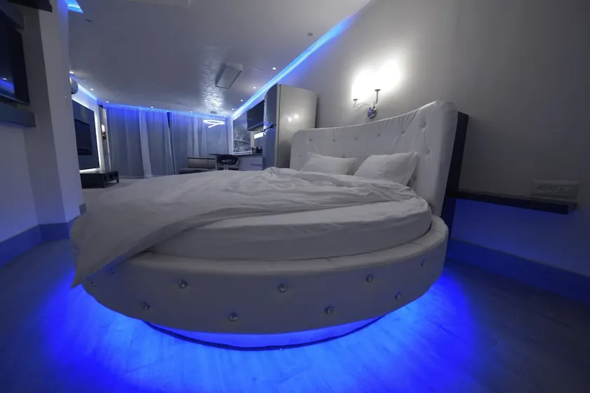 Jordan Luxury Suite - Image 1