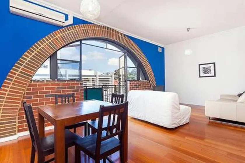 Stylish 2 Bedroom Apartment In the City - Image 1