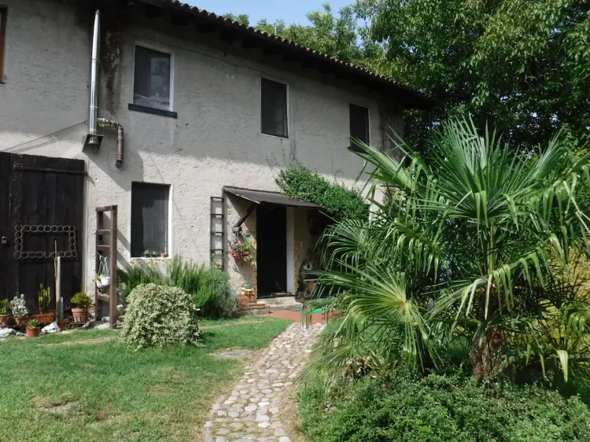 B&b23 - Image 1