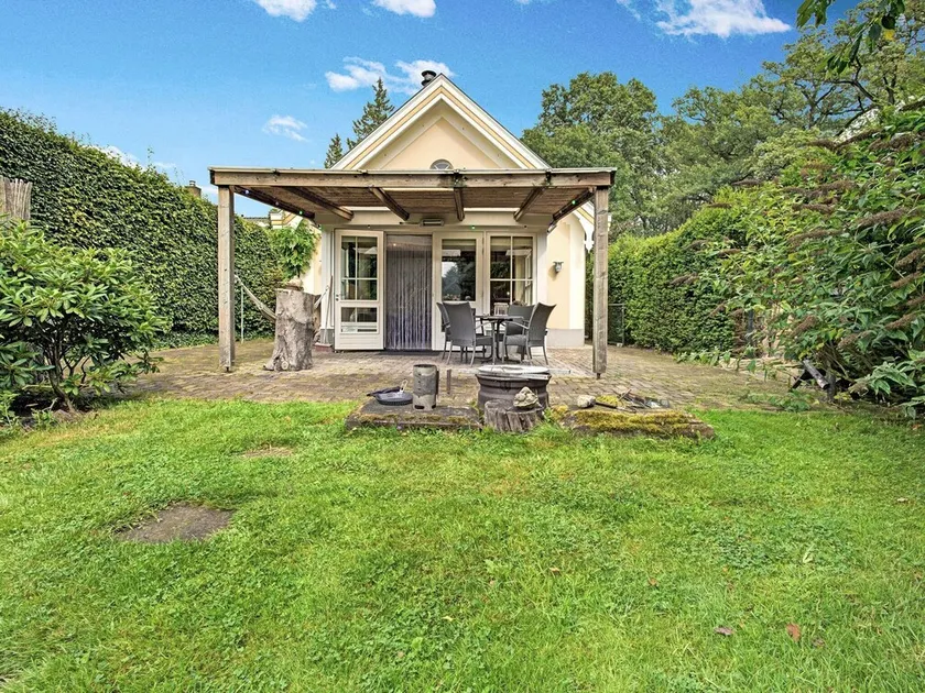 Picturesque Holiday Home in Oldenzaal With Jacuzzi - Image 1