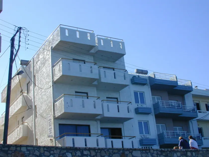 Blue Bay Apartments - Image 1