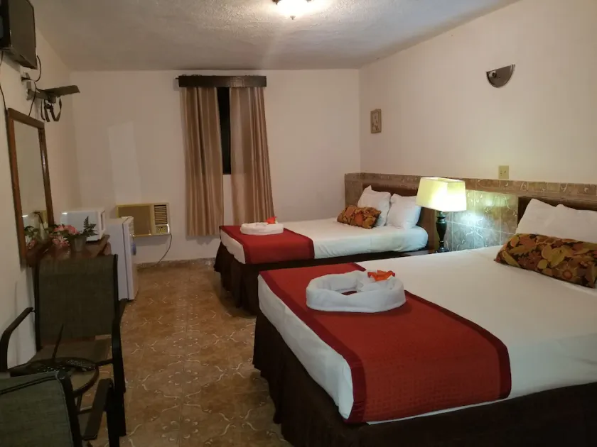 Hotel Jaclef Plaza - Image 1