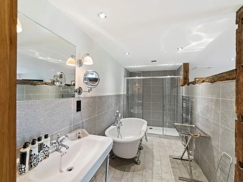 Gorgeous Home in Nr. Bowness-on-windermere With Garden - Image 1