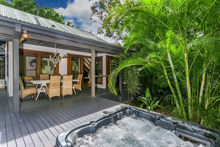 Bottlebrush Cottage - Image 1