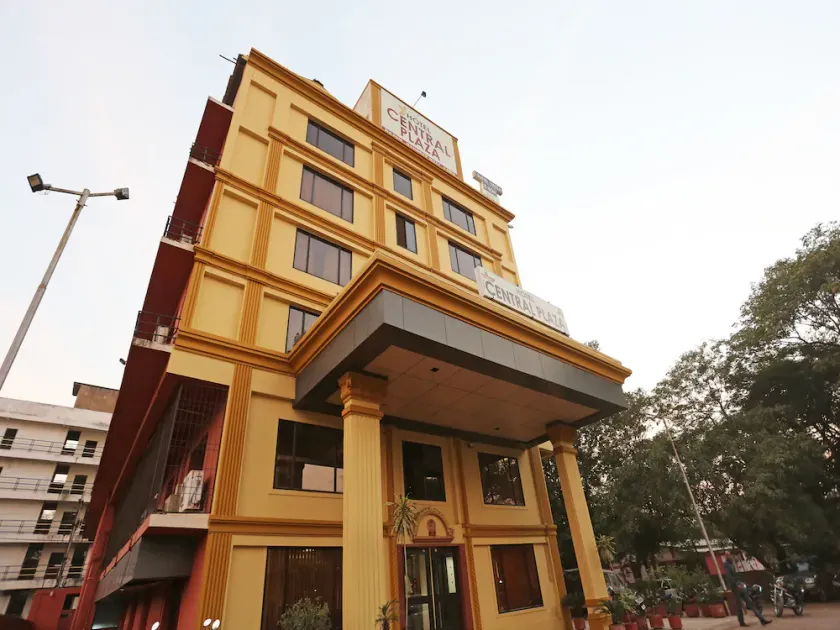 Hotel Central Plaza By OYO Rooms - Image 1