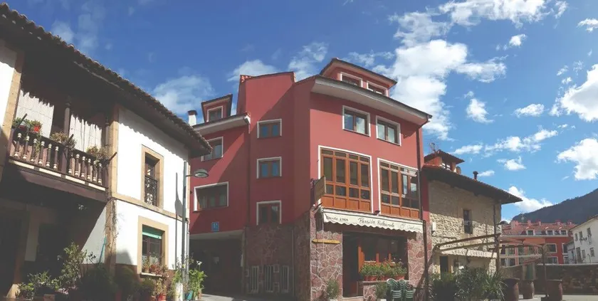 Hostal El Castaneu - Image 1