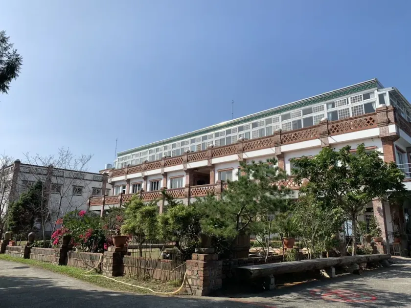 Lu Din Manor - Image 1
