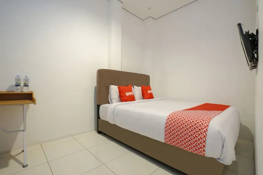 Fedith Kost Syariah by OYO Rooms - Image 1