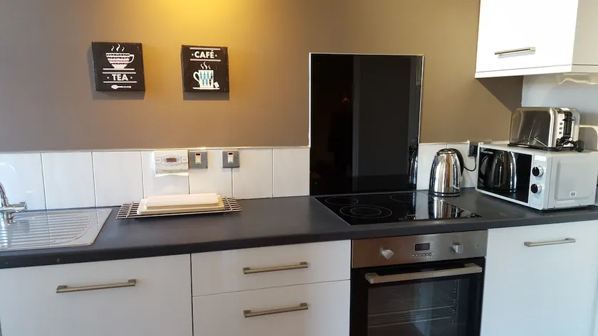 Dragon - Dumbarton Apartment 2 Bedroom Home - Image 1