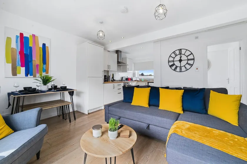 Village Cwtch Whitchurch Apartment - Image 1