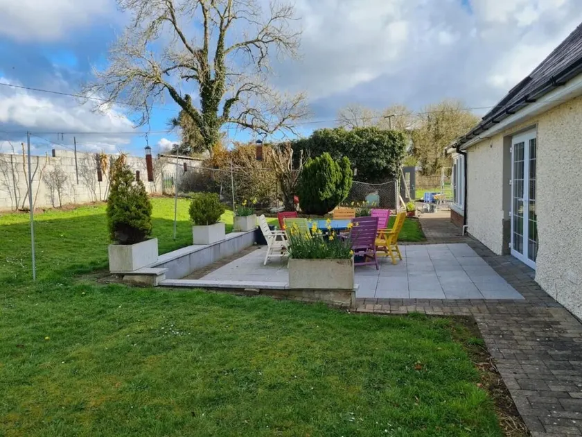 Charming 1-bed Apartment in Barefield - Image 1