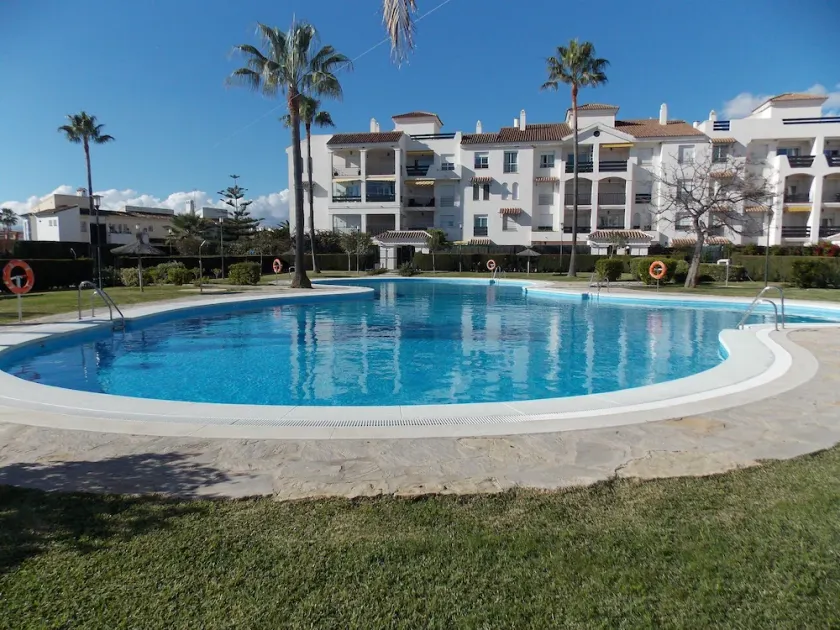 Beachside Apartment Near Puerto Banus - Image 1