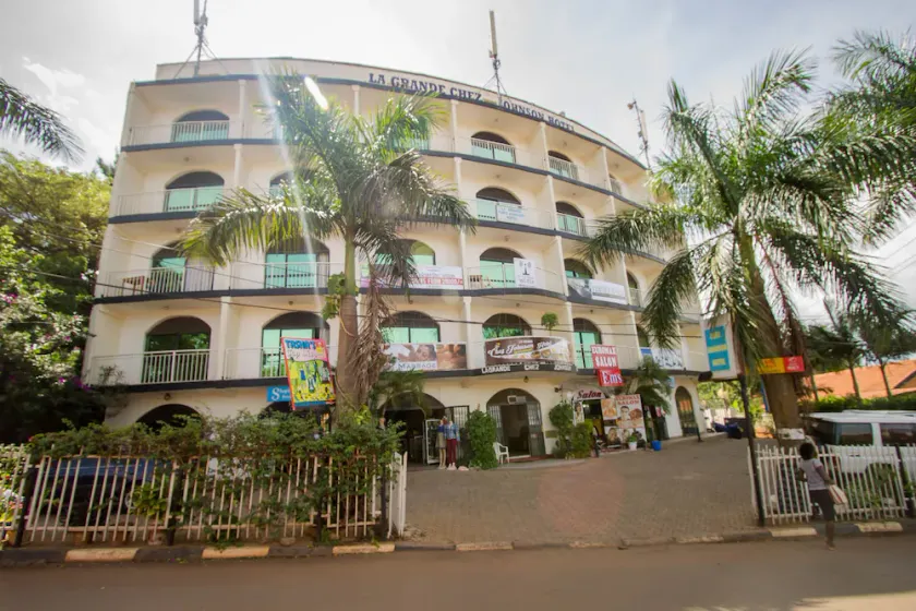 La Grand Chez Johnson Hotel Muyenga - Image 1