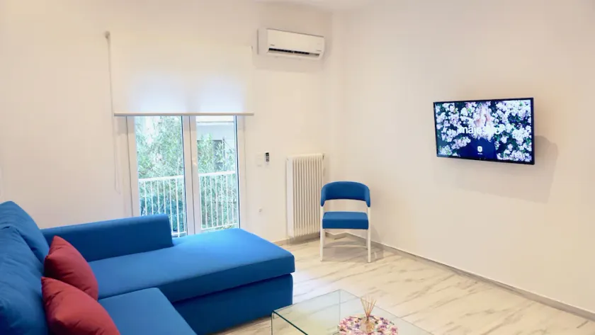 Central, Bright Apt in Athens near Metro - Image 1