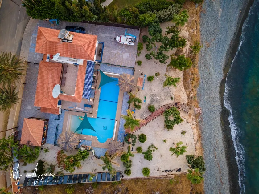 Astrofegia Beachfront Villa - Image 1