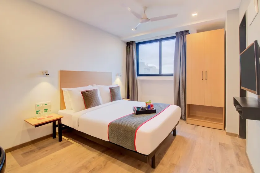 OYO Townhouse 127 Hotel Alpha Centre - Image 1