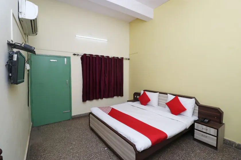 Hotel Arjun by OYO Rooms - Image 1