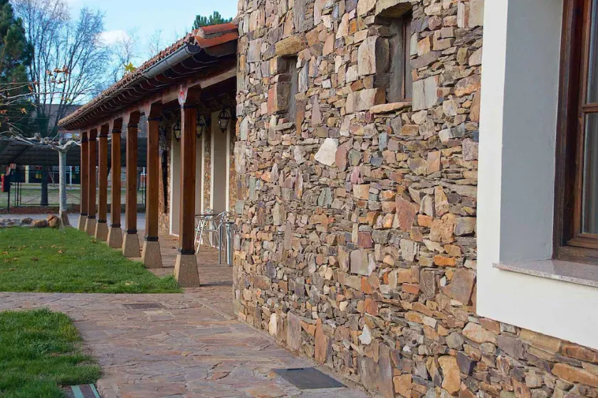 Valle Del Eria Hotel - Image 1