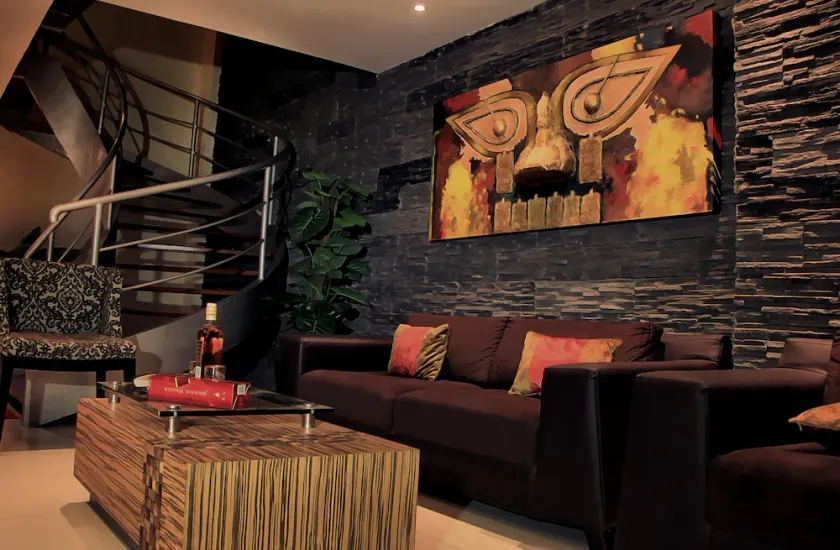 Villa Real Hotel & Suites - Image 1
