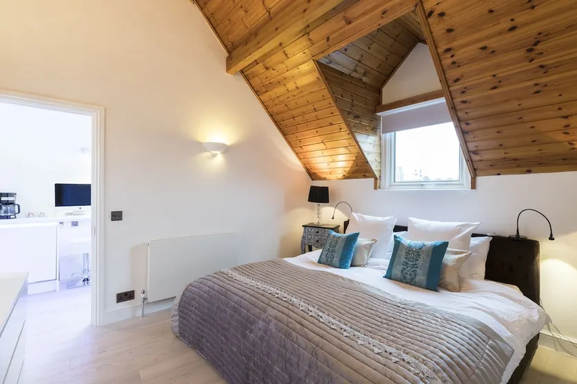JOIVY Dazzling 2BR flat near by East Putney station - Image 1