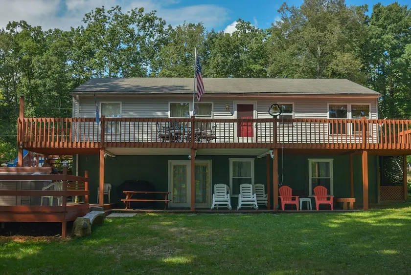 Duffy's Oar House - Image 1