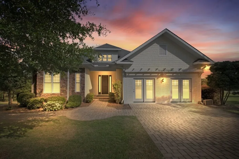 Spacious Home With 4 Master Suites In Quiet Community 4 Bedroom Home by Redawning - Image 1