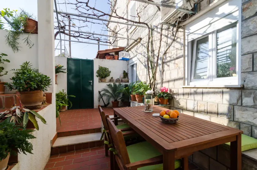 White Wave Guest House - Image 1