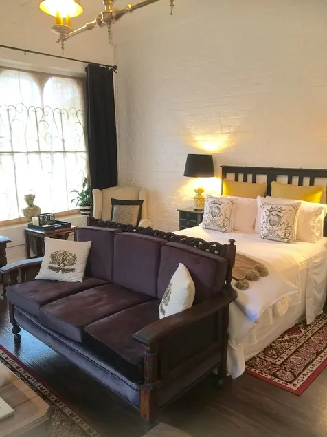Chiltern Cottage and Indigo Suite - Image 1