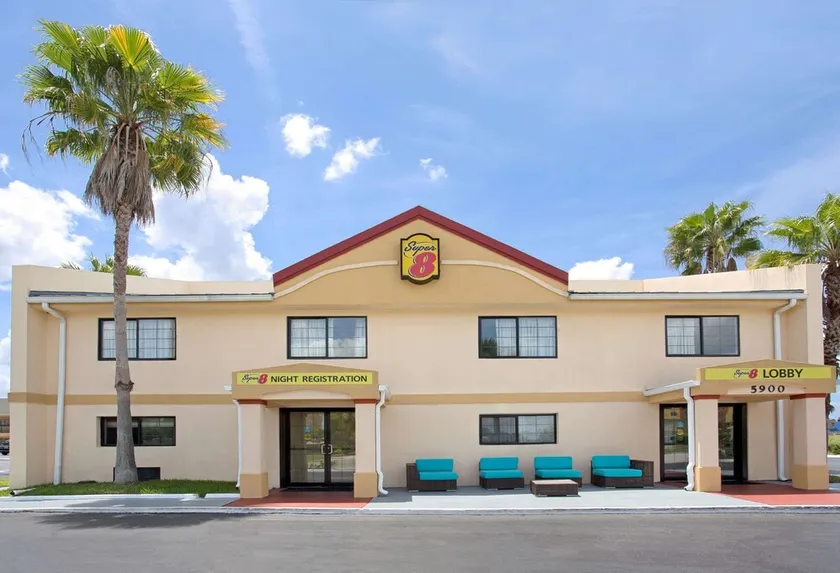 Super 8 by Wyndham Orlando International Drive - Image 1