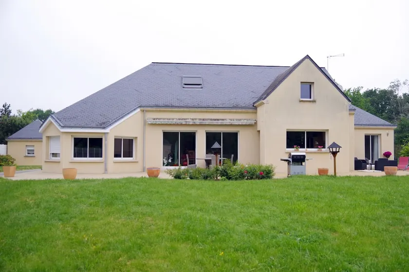 Moreau Guy - Image 1