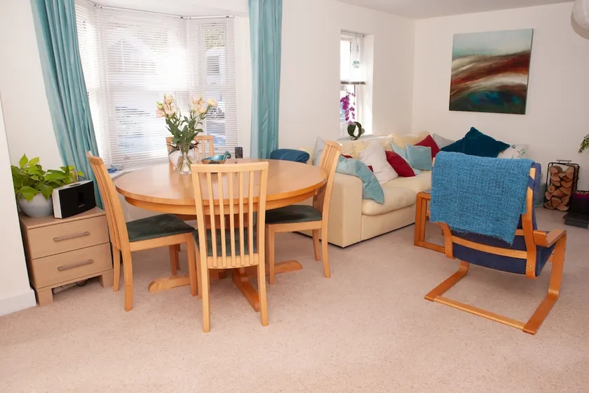 2 Bedroom Flat Close To Bristol City Centre - Image 1