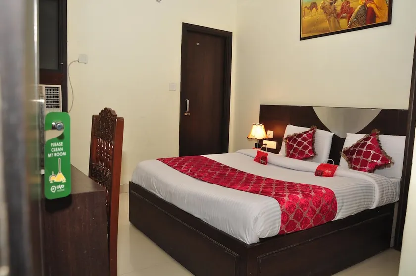 Oyo 1610 Hotel Star Metro Inn - Image 1