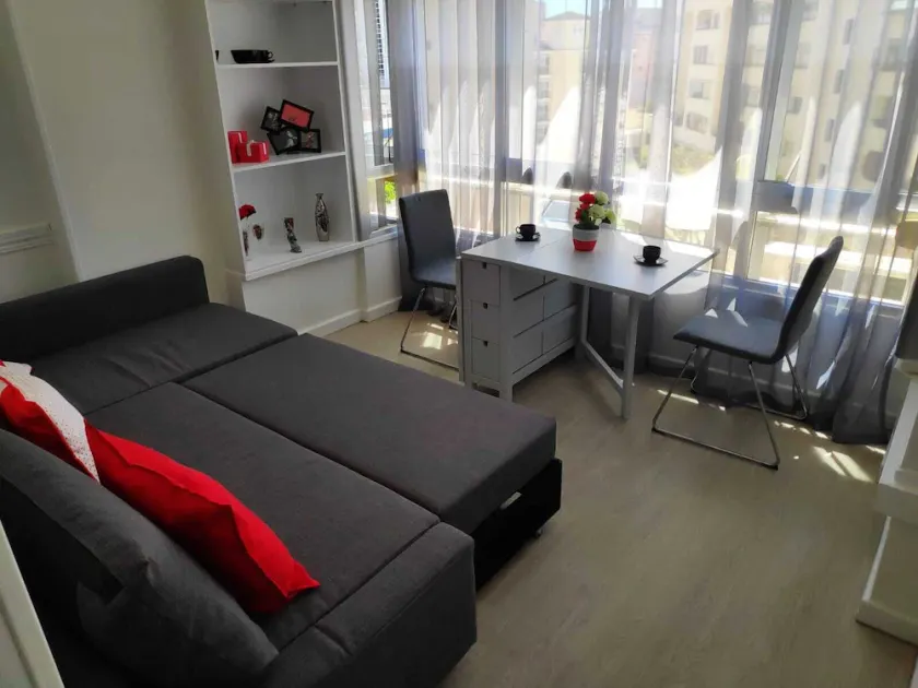 Apartamento cerca de Playa Piscina en Málaga - Image 1