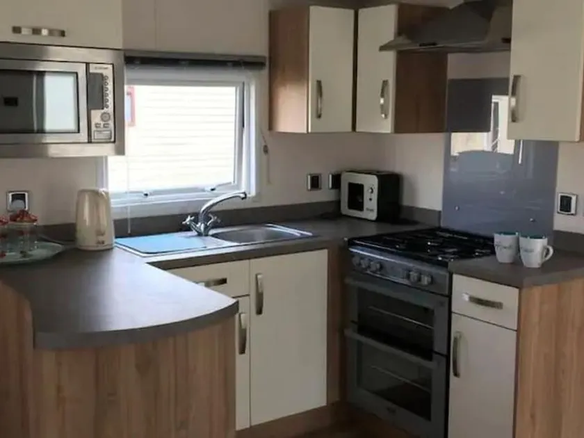 Spacious Holiday Home in Hastings Near Sea - Image 1