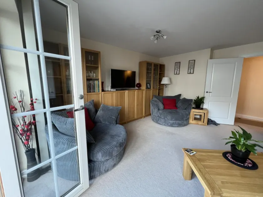 Amazing Marina View Apartment With Balcony Bristol - Image 1