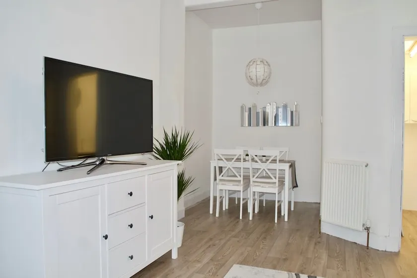 Bright And Modern 1 Bedroom Flat - Image 1