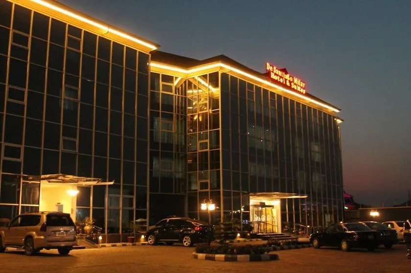 De Santiago Milan Hotel and Suites - Image 1