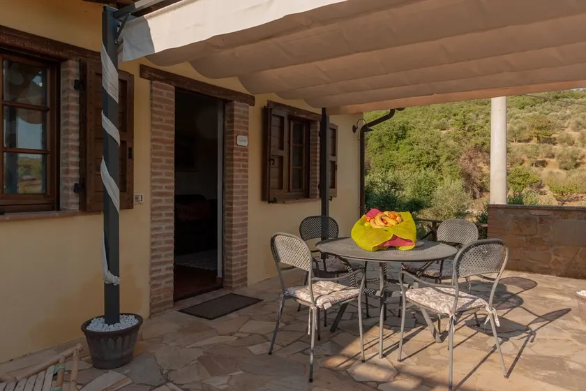 Elm Tree Apt In Farmhouse With Pool - Image 1