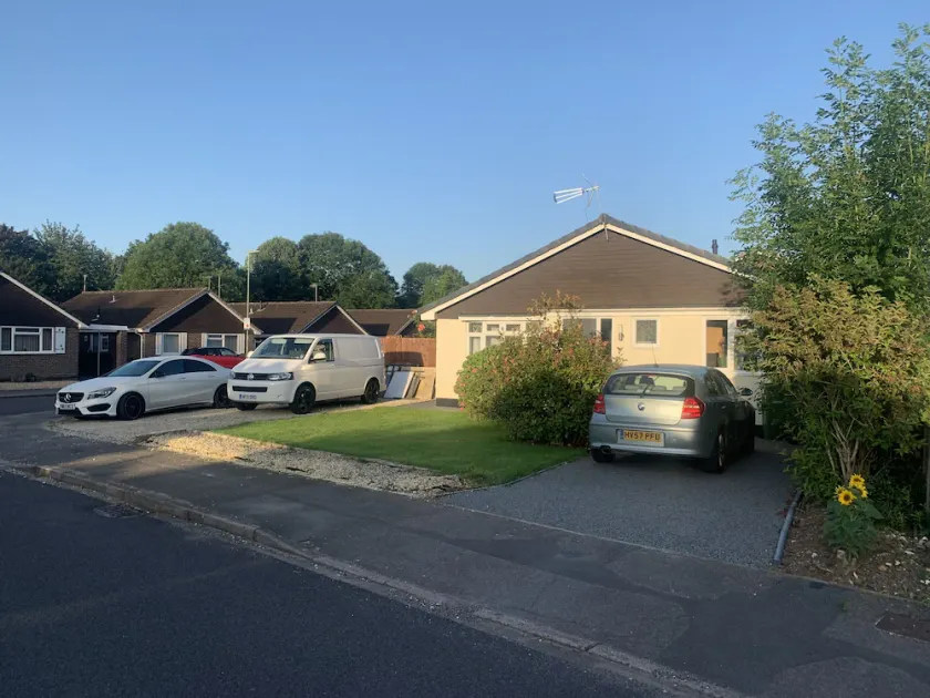 Impeccable Bungalow in Fair Oak, Hampshire - Image 1