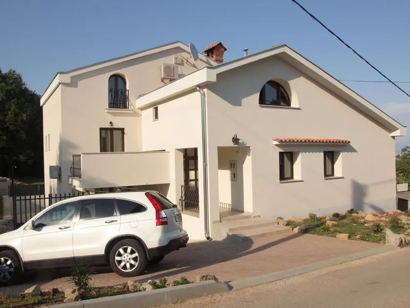 Modern Villa in Icici With Swimming Pool - Image 1