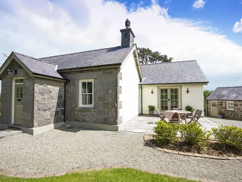 Tegfryn Cottage - Image 1