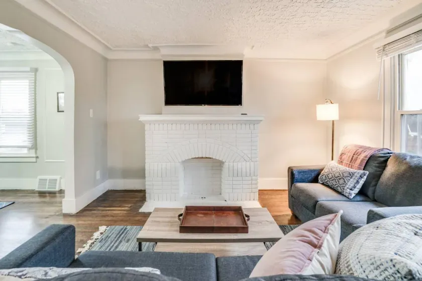 Cozy and Comfortable Apartment - Image 1