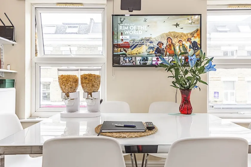 Greyhound Road Rooms - Image 1