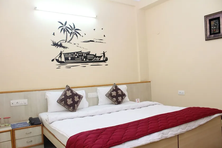 OYO 431 Hotel Maple Green Deluxe - Image 1