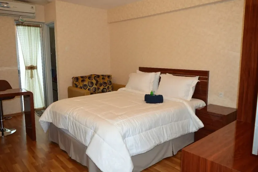 Roomku At Bassura City Apartment - Image 1